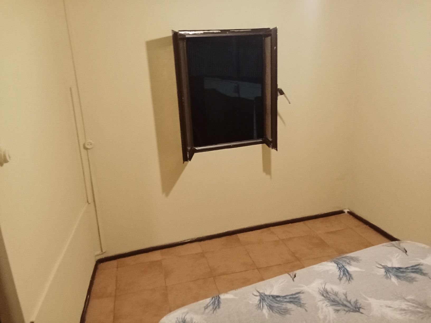 Arrendo T.1  anexo em Avintes com água e luz inchuido mobilado