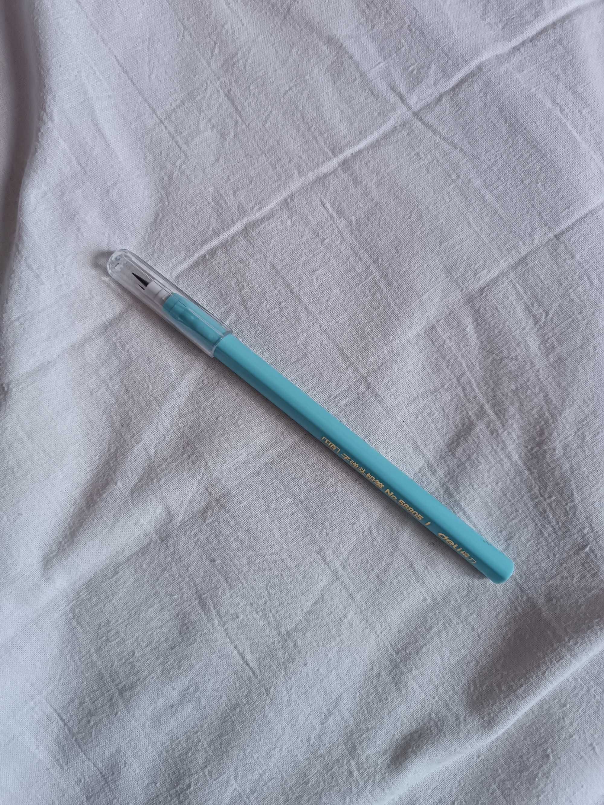 ołówek z wymiennymi wkładami
