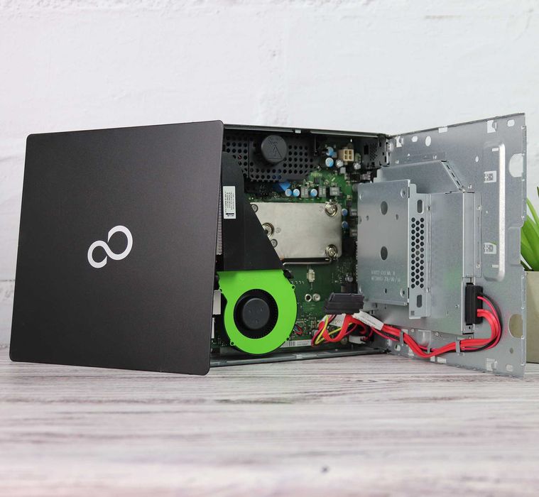 ПК Fujitsu Esprimo Q556 USFF Mini PC i5-6500T 8Gb RAM 240Gb SSD