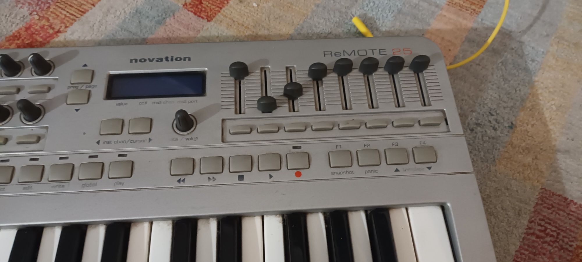 Novation 25 remote teclado  35€