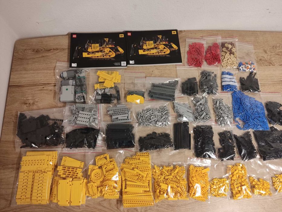 Lego ® Technic ® Sterowany przez aplikację buldożer Cat® D11