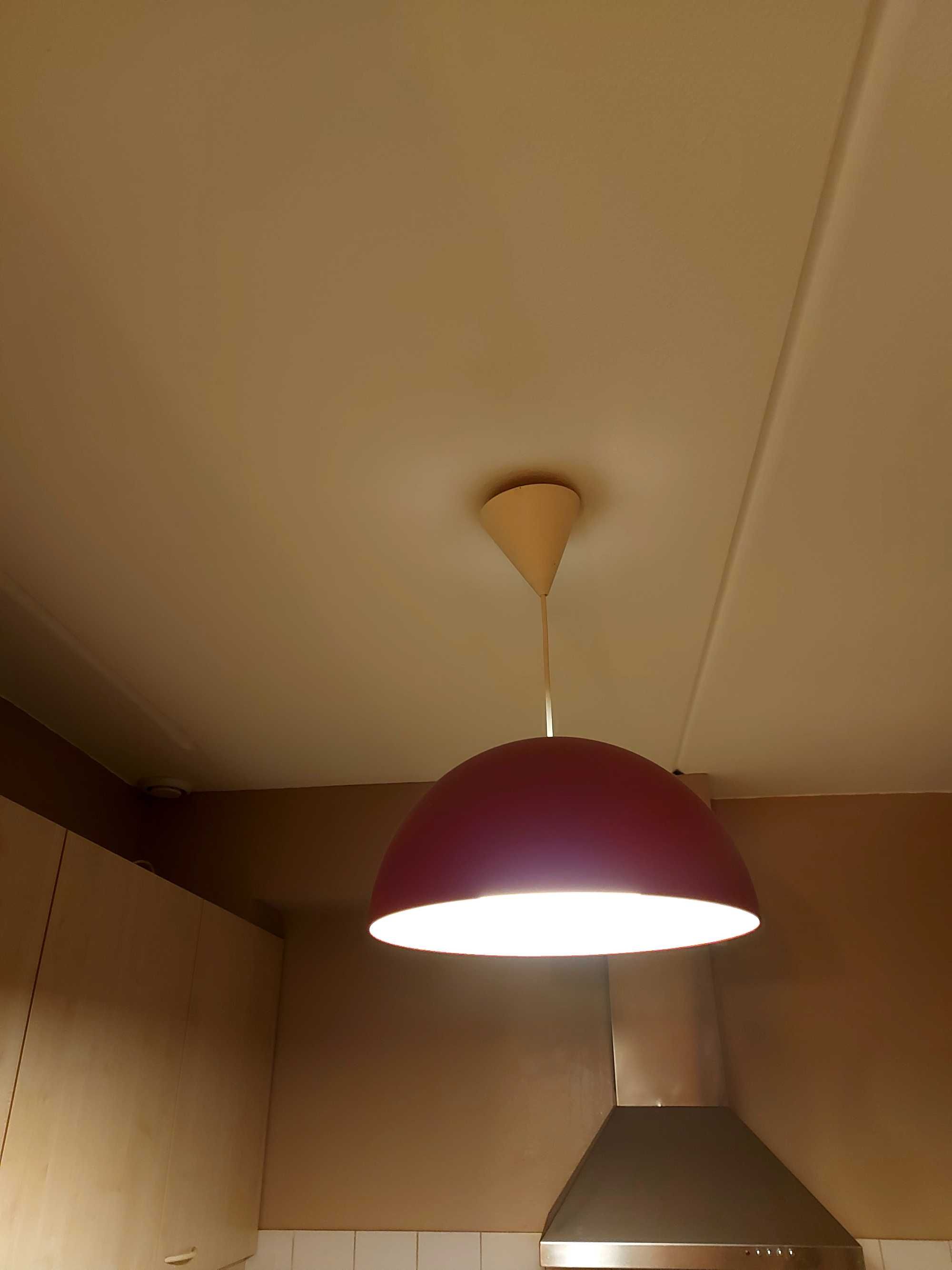 Lampa czerwona Ikea