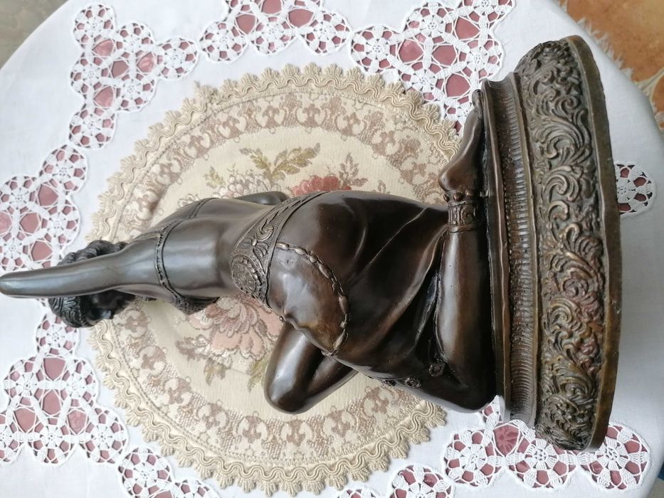Stylowa figurka kobiety