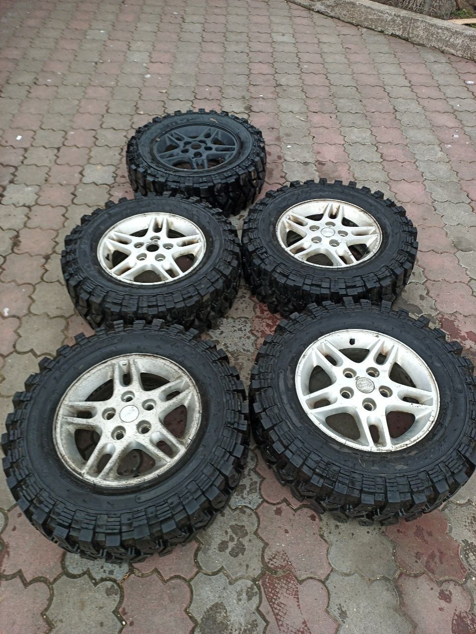 Колеса болотяні 245/70R16 на легкосплавних диска