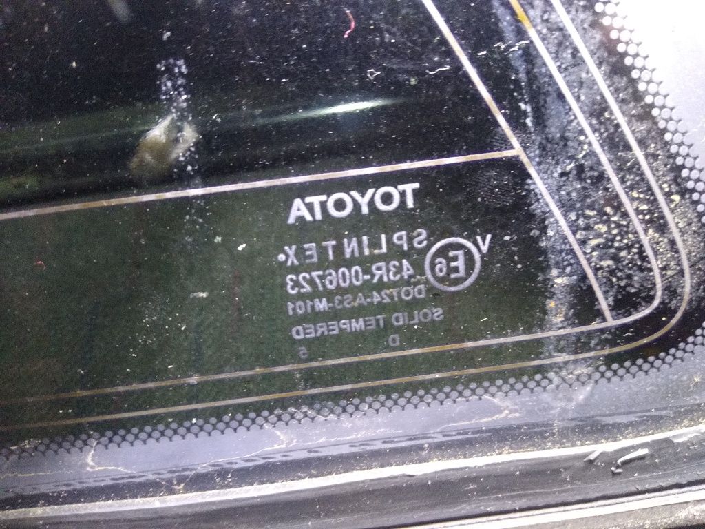 Szyba tył karoserii prawa lewa chrom Toyota Avensis t25 kombi