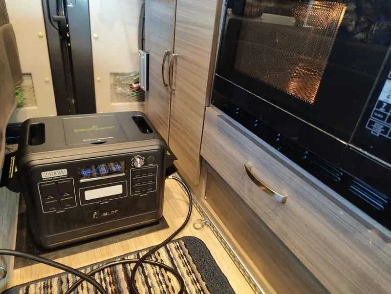 Зарядна станція Fossibot f2400