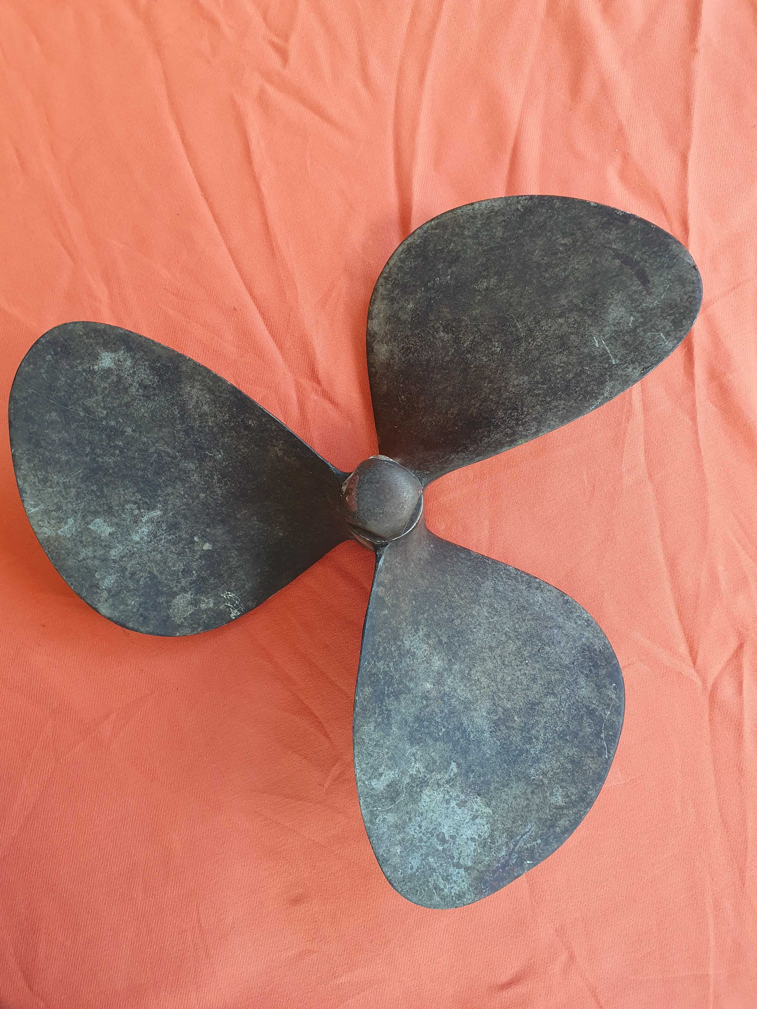Śruba napędowa SOLE 17"x 16" LH z wałem 30mm i sprzęgłem - komplet