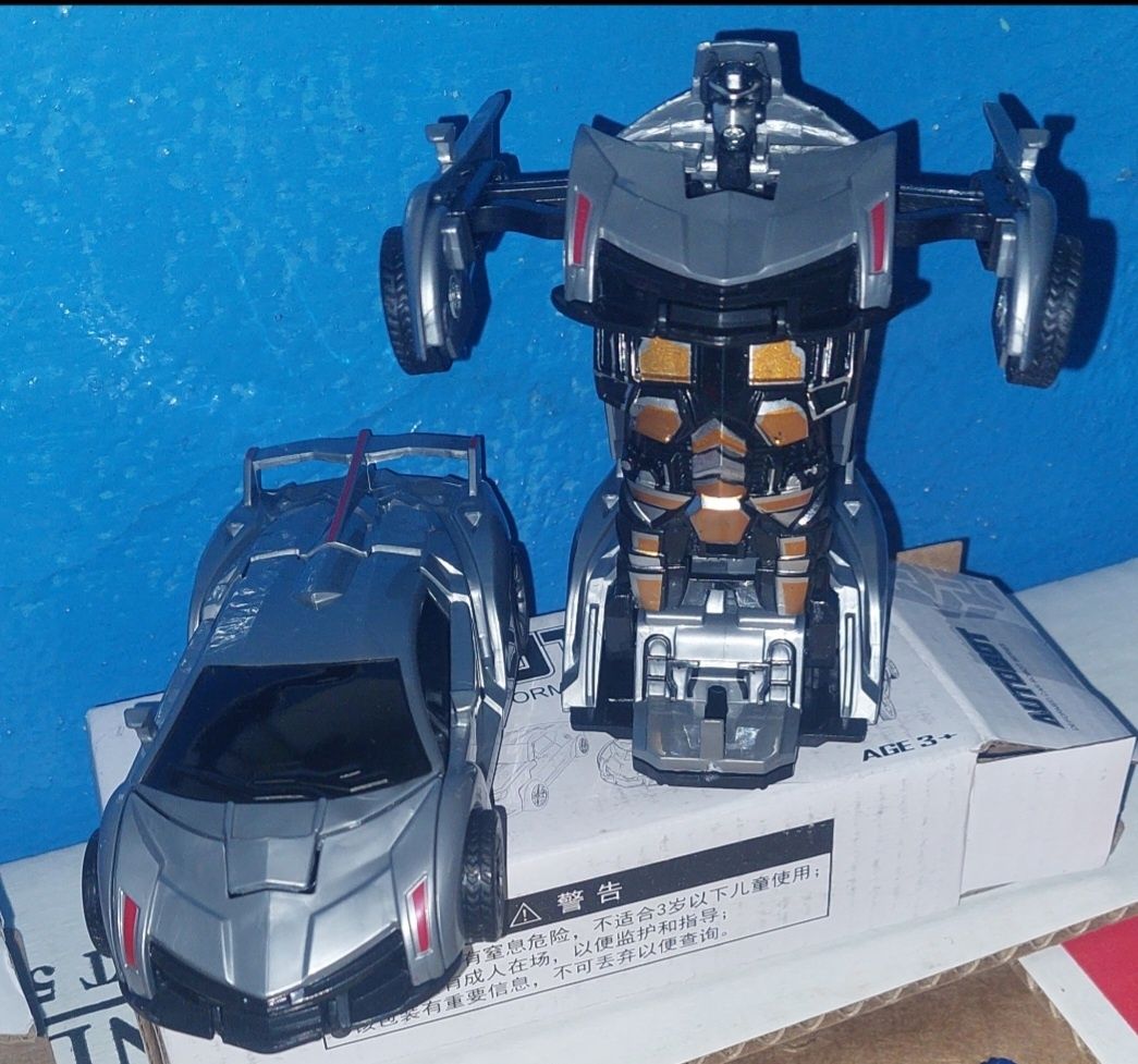 Transformers srebrny, robot 2w1, autobot