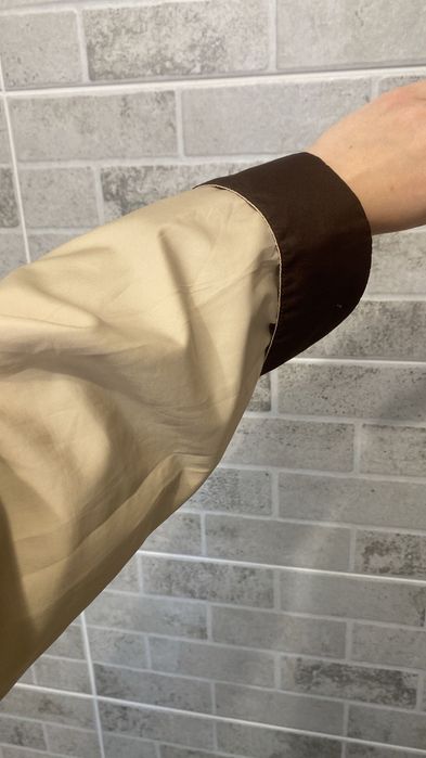 Бежевий тренч , куртка робочого