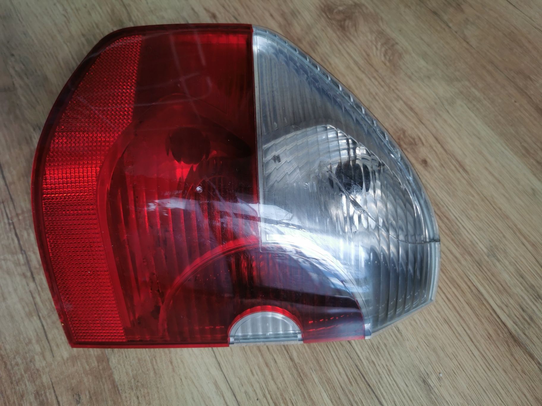 Lampa tył lewa BMW x3 e83 przedlift