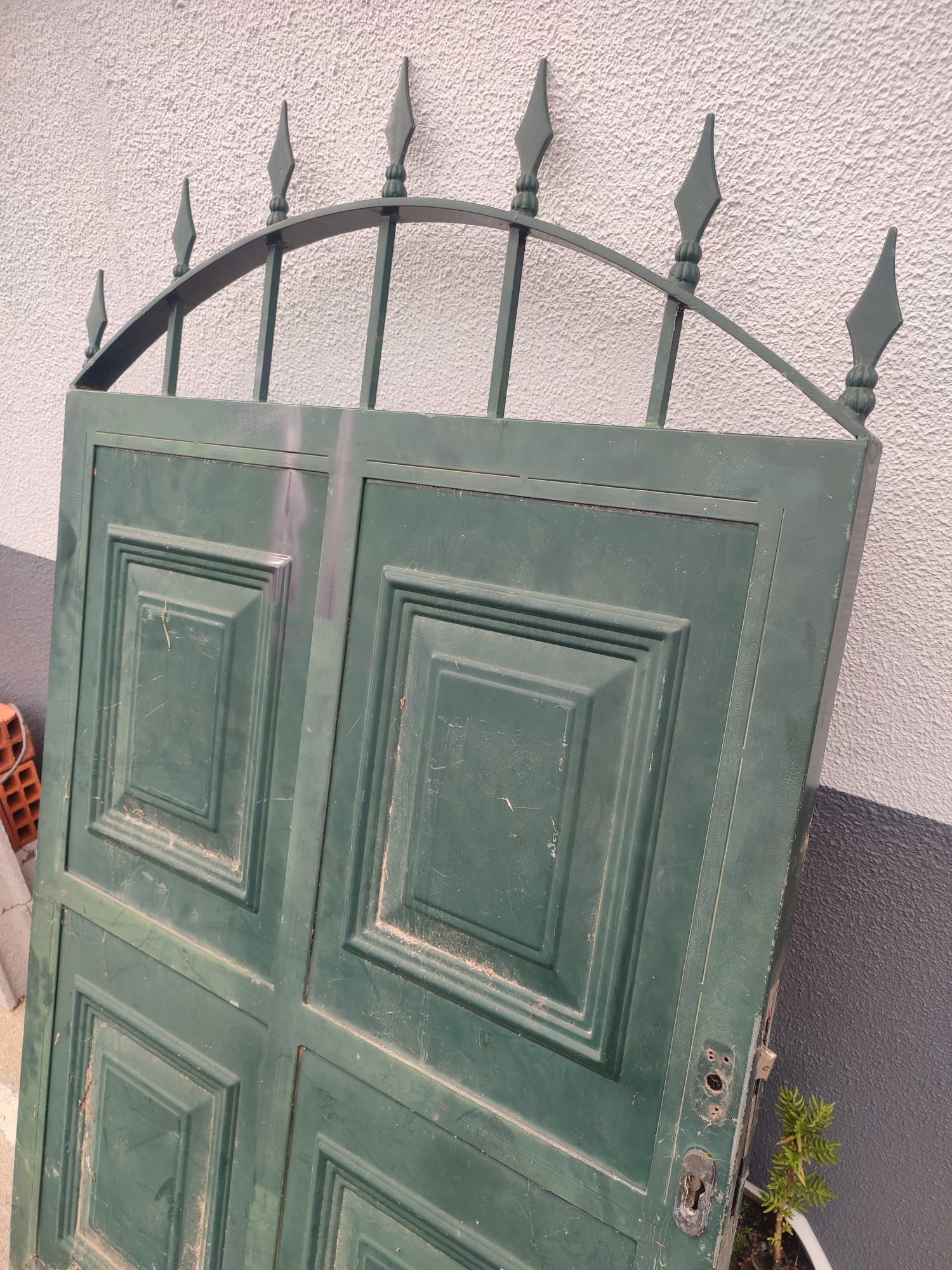 Conjunto 3  portões de ferro