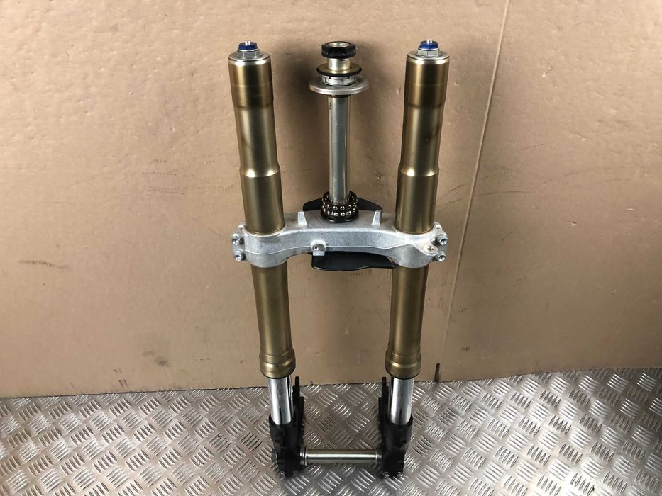 Suzuki GSX-R 600 700 K6 K7 Lagi Laga Lewa Prawa Ośka Półka Dolna 2007