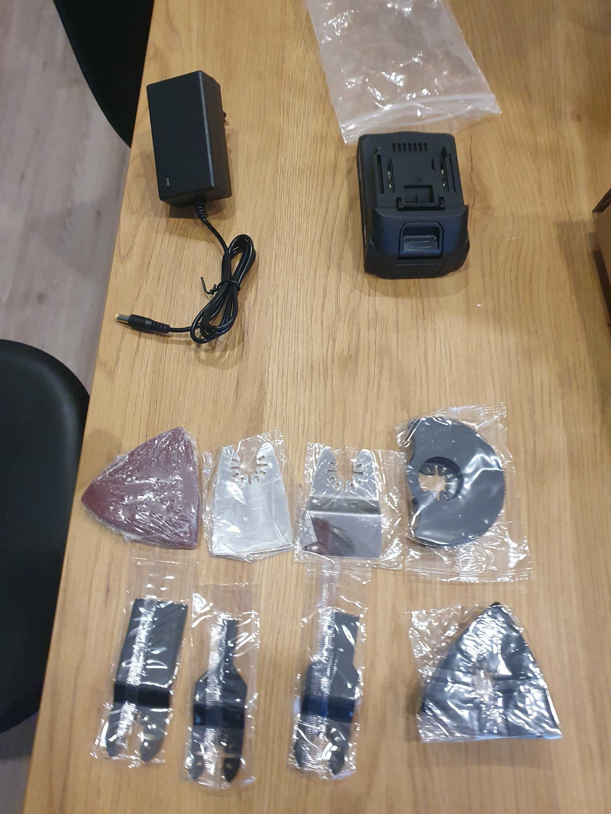oscilatoria vibratoria com acessórios e duas baterias