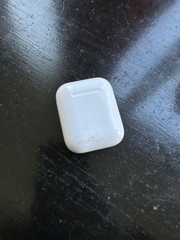 Airpods 2 (siri), кейс 1 версия