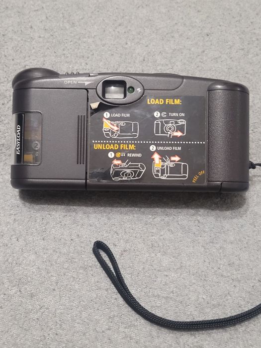 Пленочный фотоапарат.