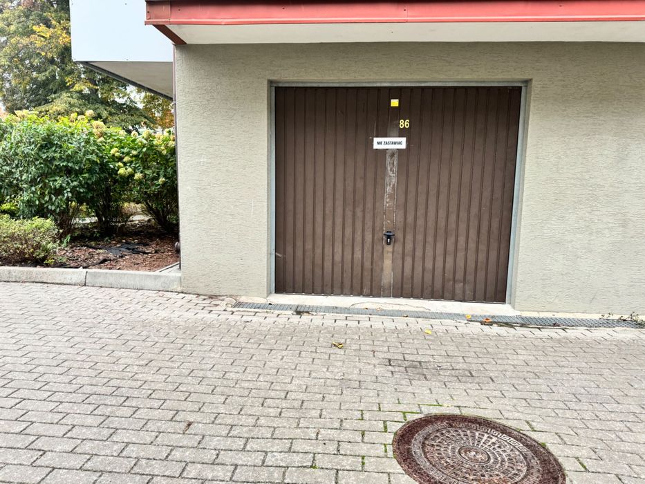 Garaż na Armii Krajowej 9