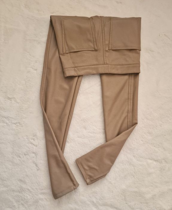 Spodnie eco-skórka "Pull&Bear".