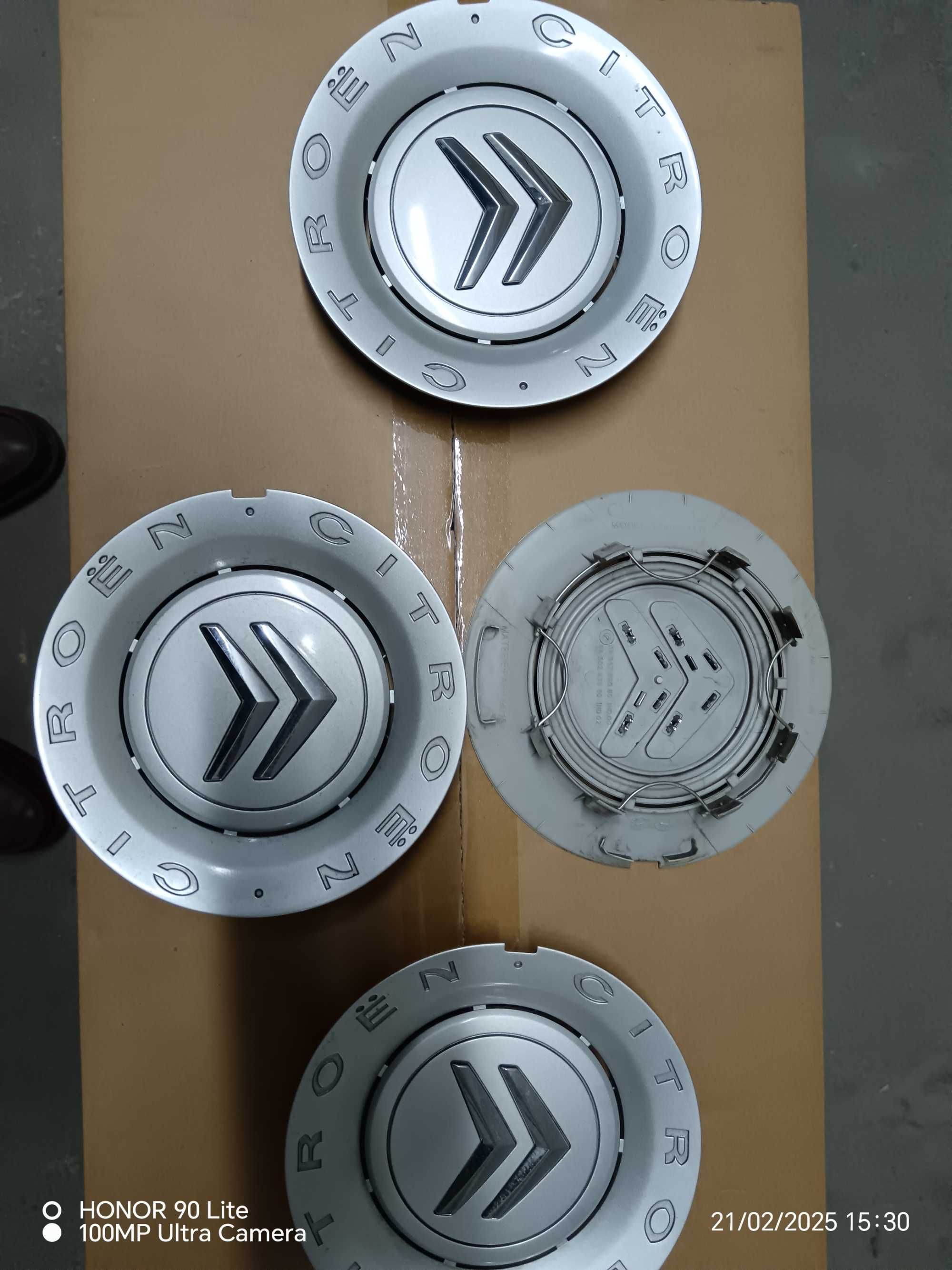 Centros de jantes pª Citroen C5 e outros, de 157mm.