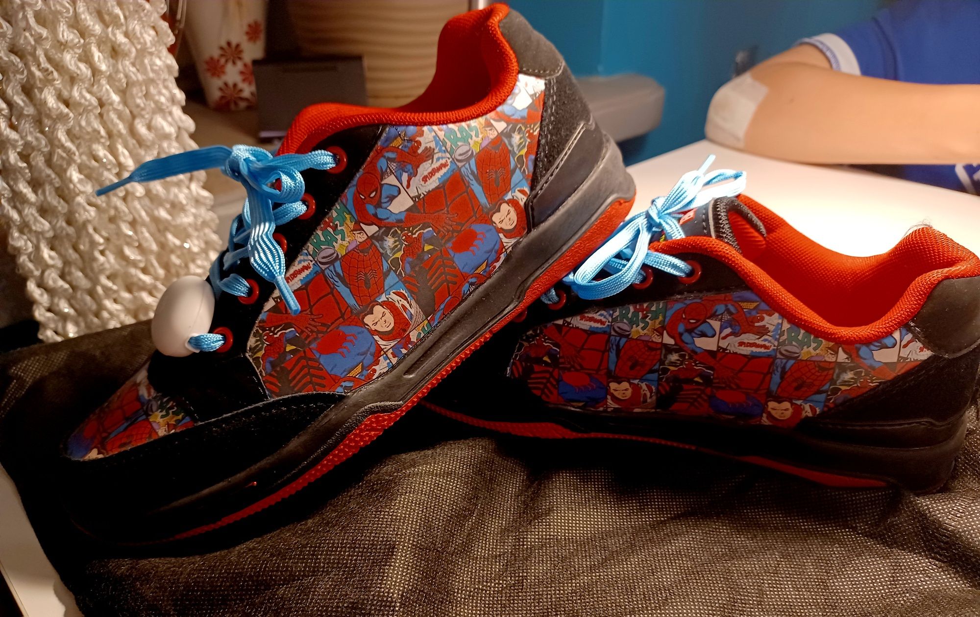 Buty adidasy Marvel  rozmiar 39 nowe