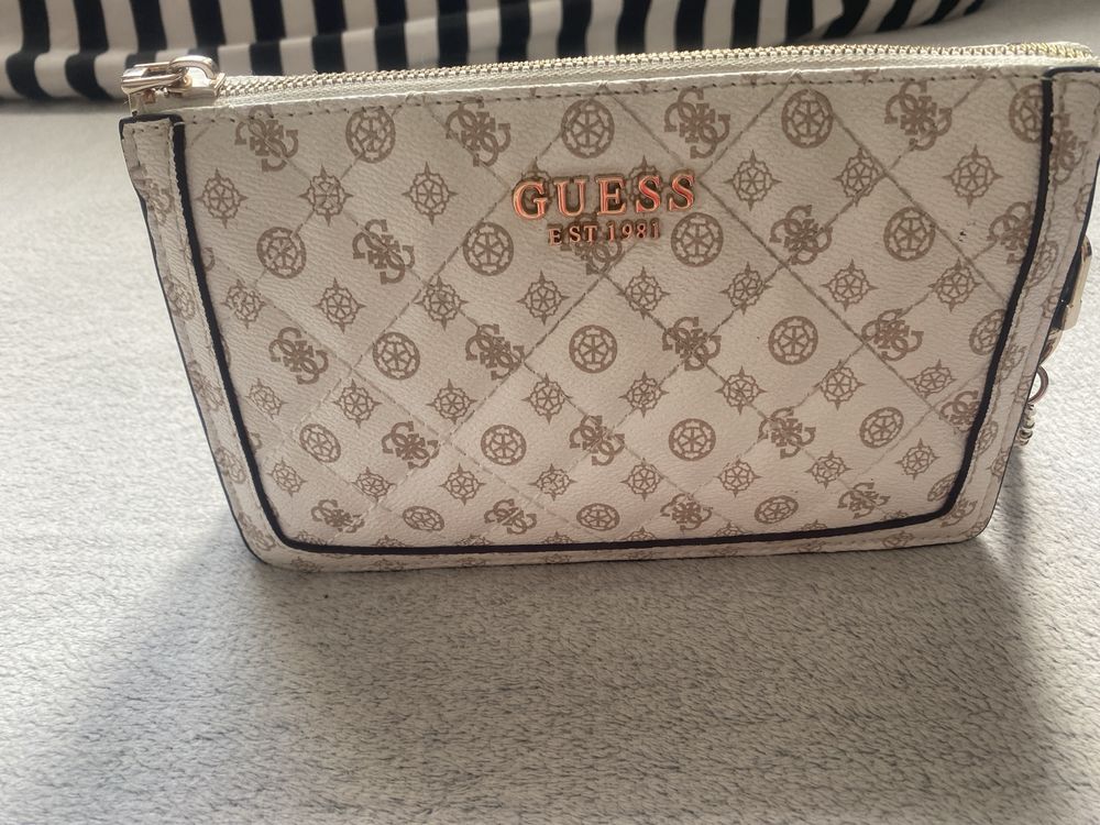 Listonoszka guess