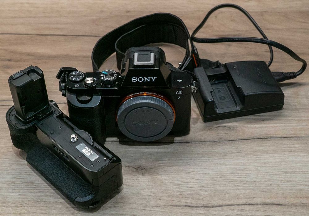 SONY A7 - body + dodatki, niski przebieg 16tys.