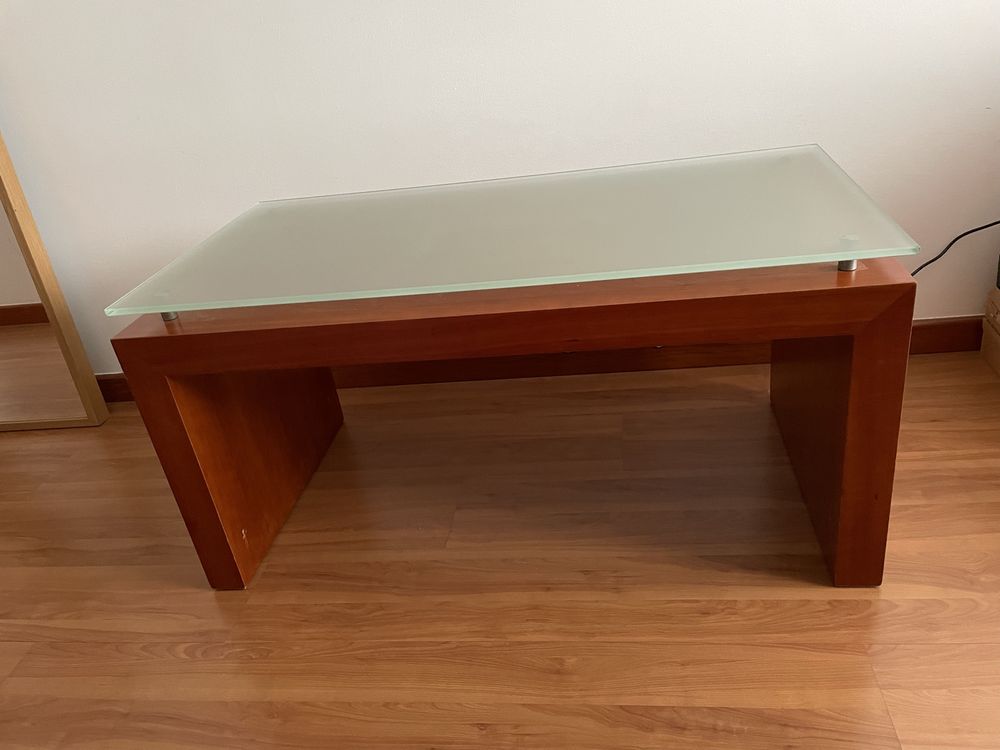 Mesa de centro com vidro temperado