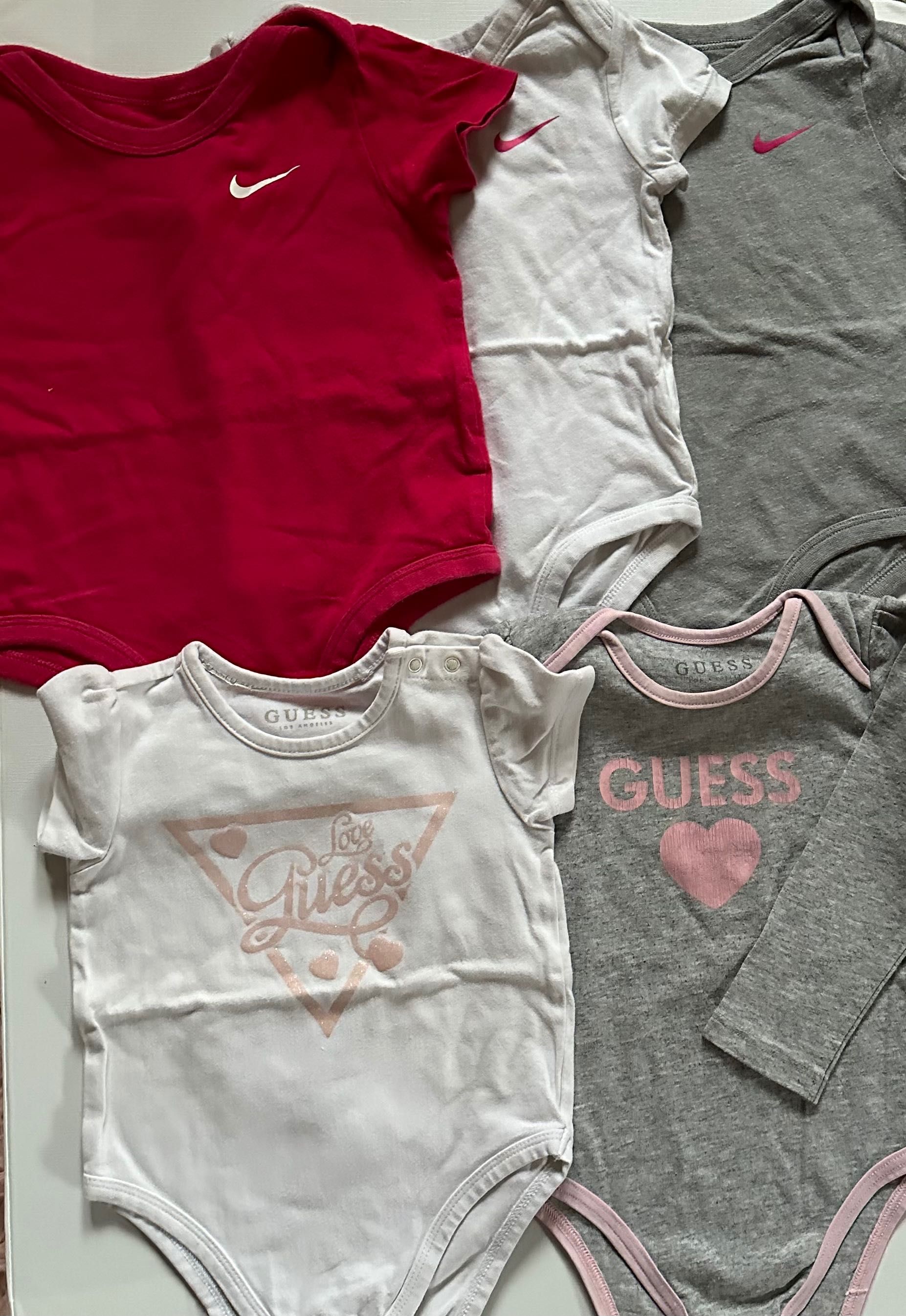 Zestaw ubranek marki Guess, Nike rozmiar 68-74