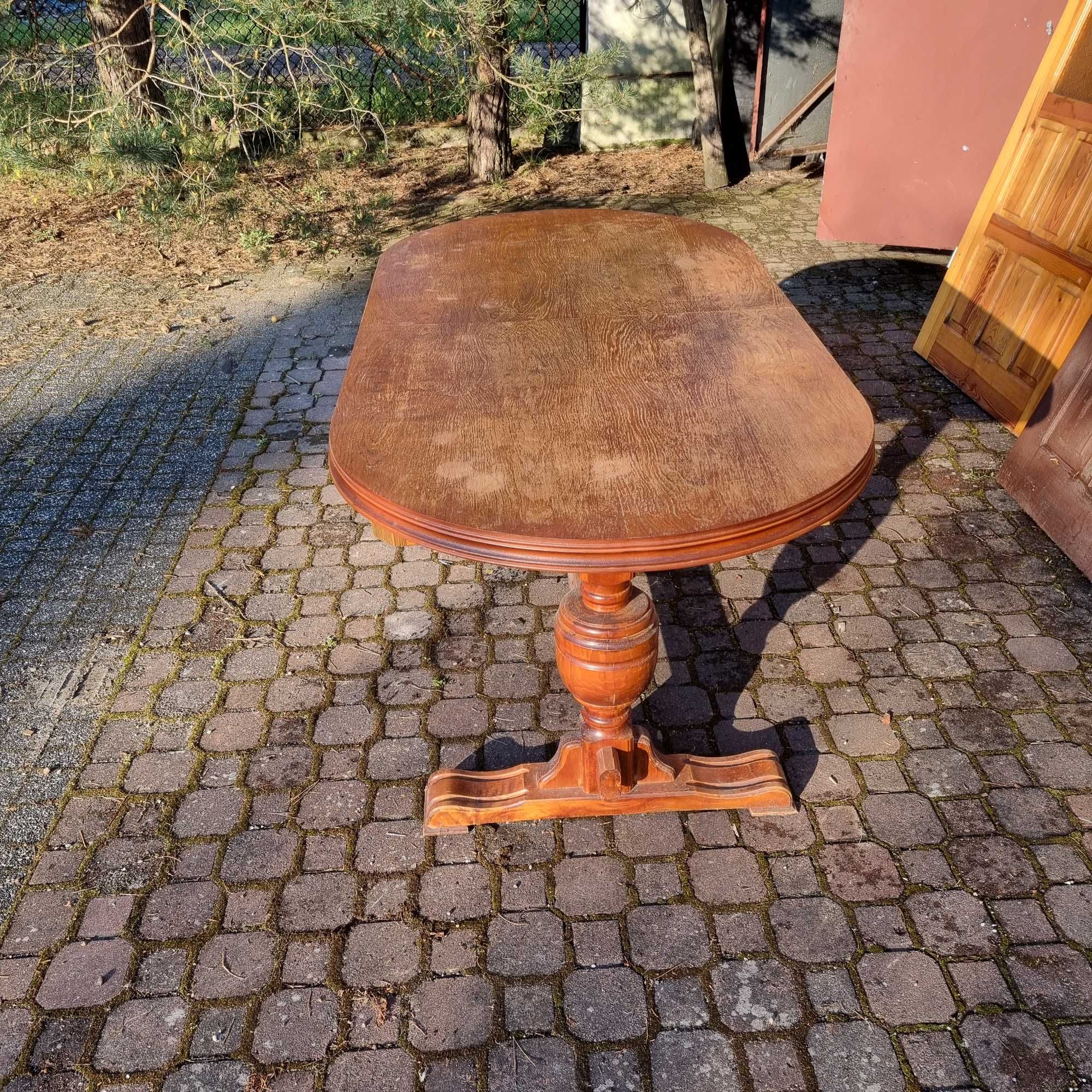 Stół drewniany rozkładany.