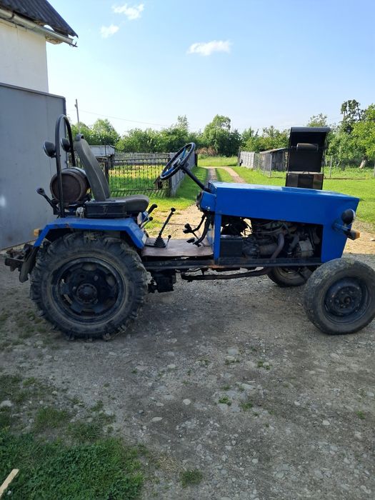 Трактор самостійно склалений