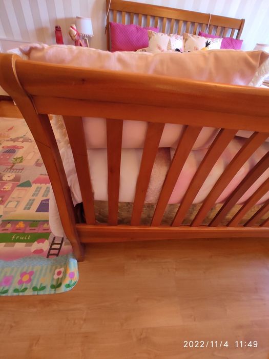 Cama casal em madeira de cerejeira