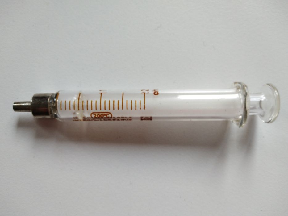Strzykawka szklana z opakowaniem, nieuzywana
