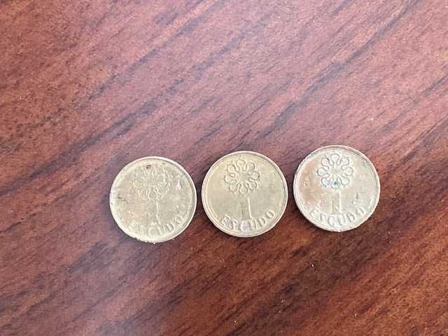 6 moedas de 1 escudo, latão níquel, módulo menor; oferta de 2 moedas