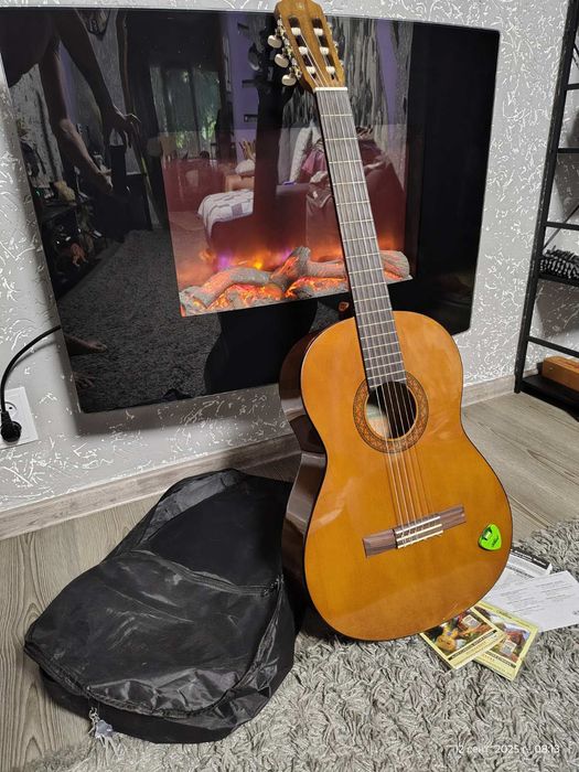 Классическая гитара  YAMAHA C40