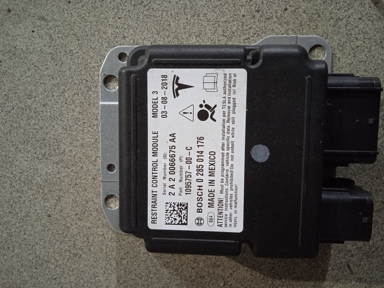 Блок управления AIRBAG Tesla model 3 1095757-00-C
