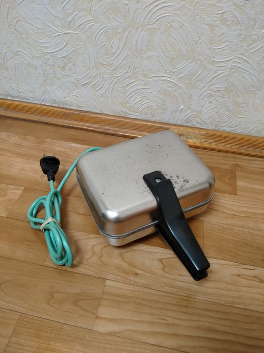 Электровафельница СССР вафельница Ласунка