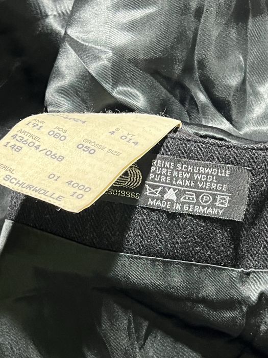 Hugo Boss Нове шерстяне пальто размер 50 (Л)