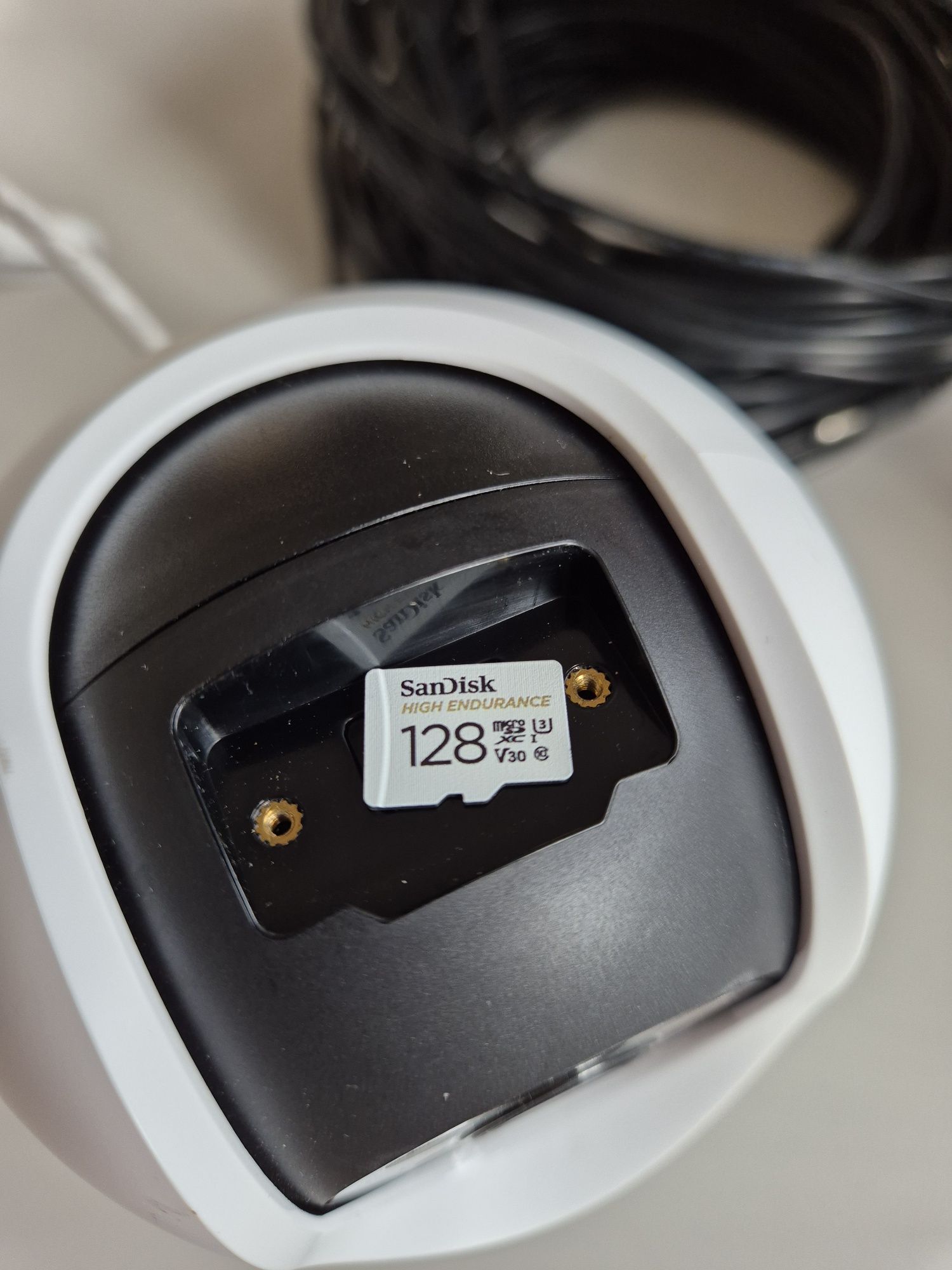 Zestaw 2 kamery Ezviz H9C (3k - 5Mpx) + karty pamięci i okablowanie.