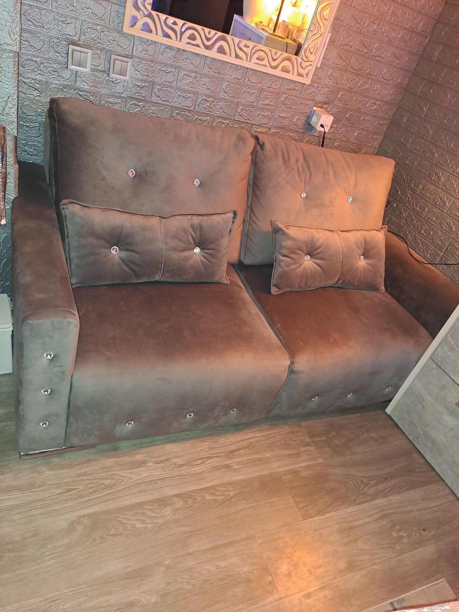 Sofa como novo cinza com pedras faz de cama e de cheslong