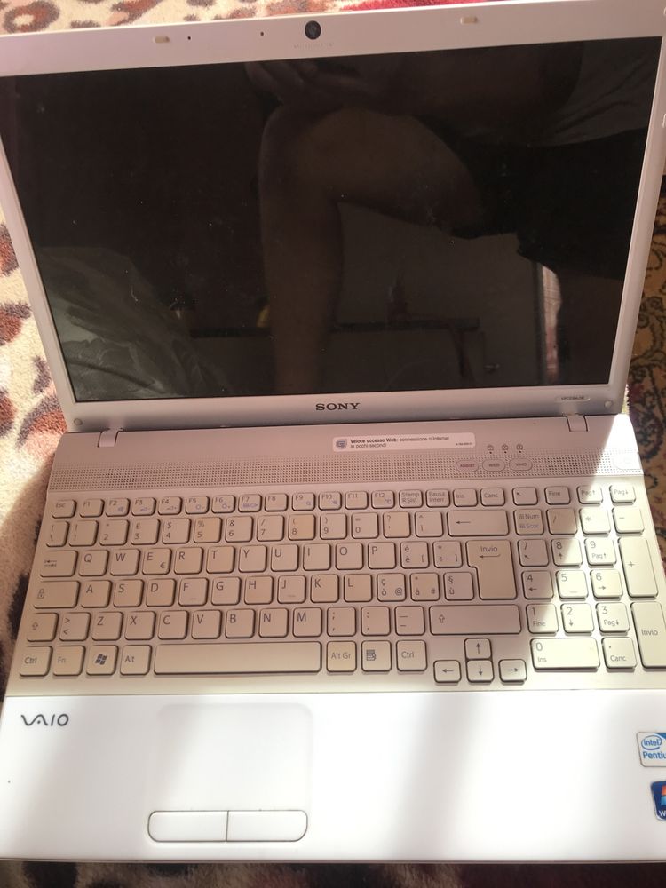 Продам наутбук Sony Vaio VPCEB4J1E