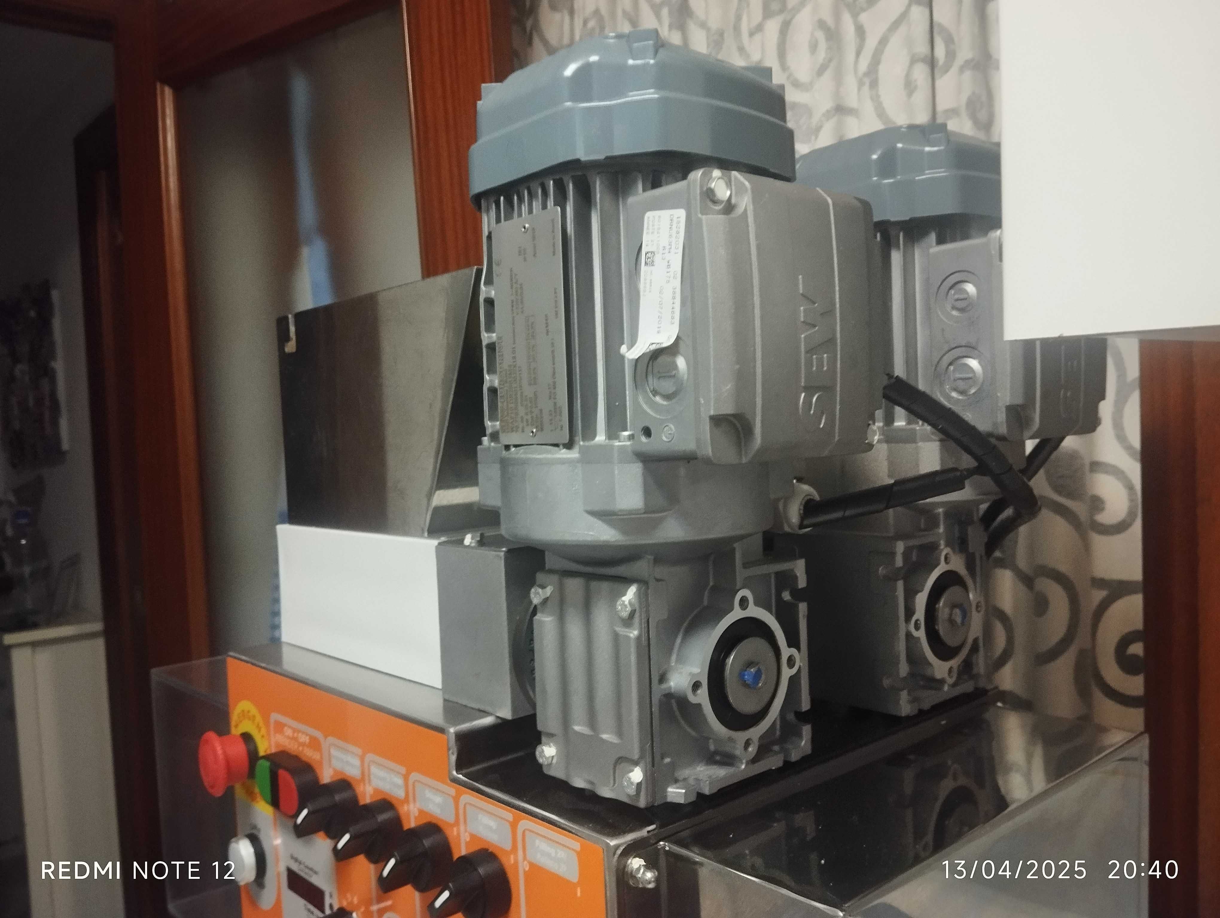 Máquina modeladora salgados