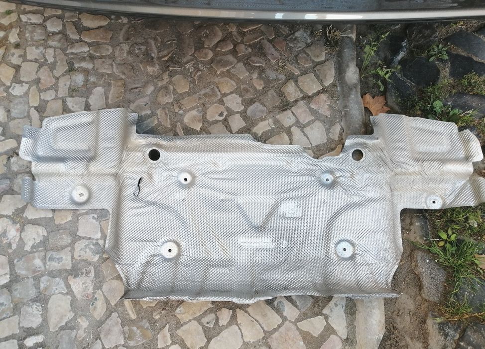 PARA-CHOQUES Traseiro_MERCEDES BENZ B 180 CDI_Ano 2013+Chapa proteção