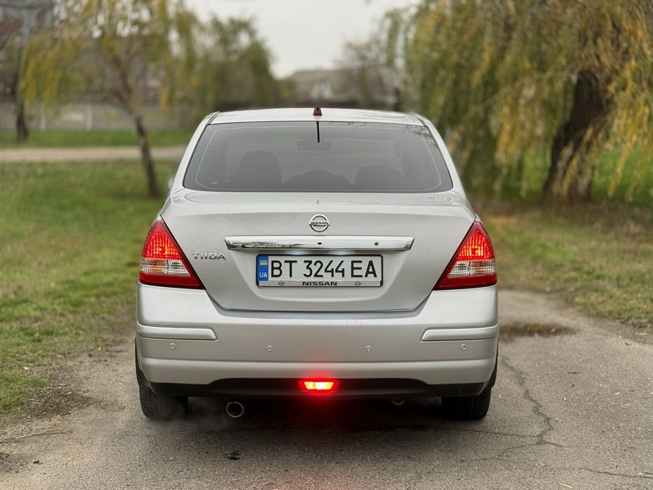 Nissan Tiida, автомат на гарній комплектаціі.