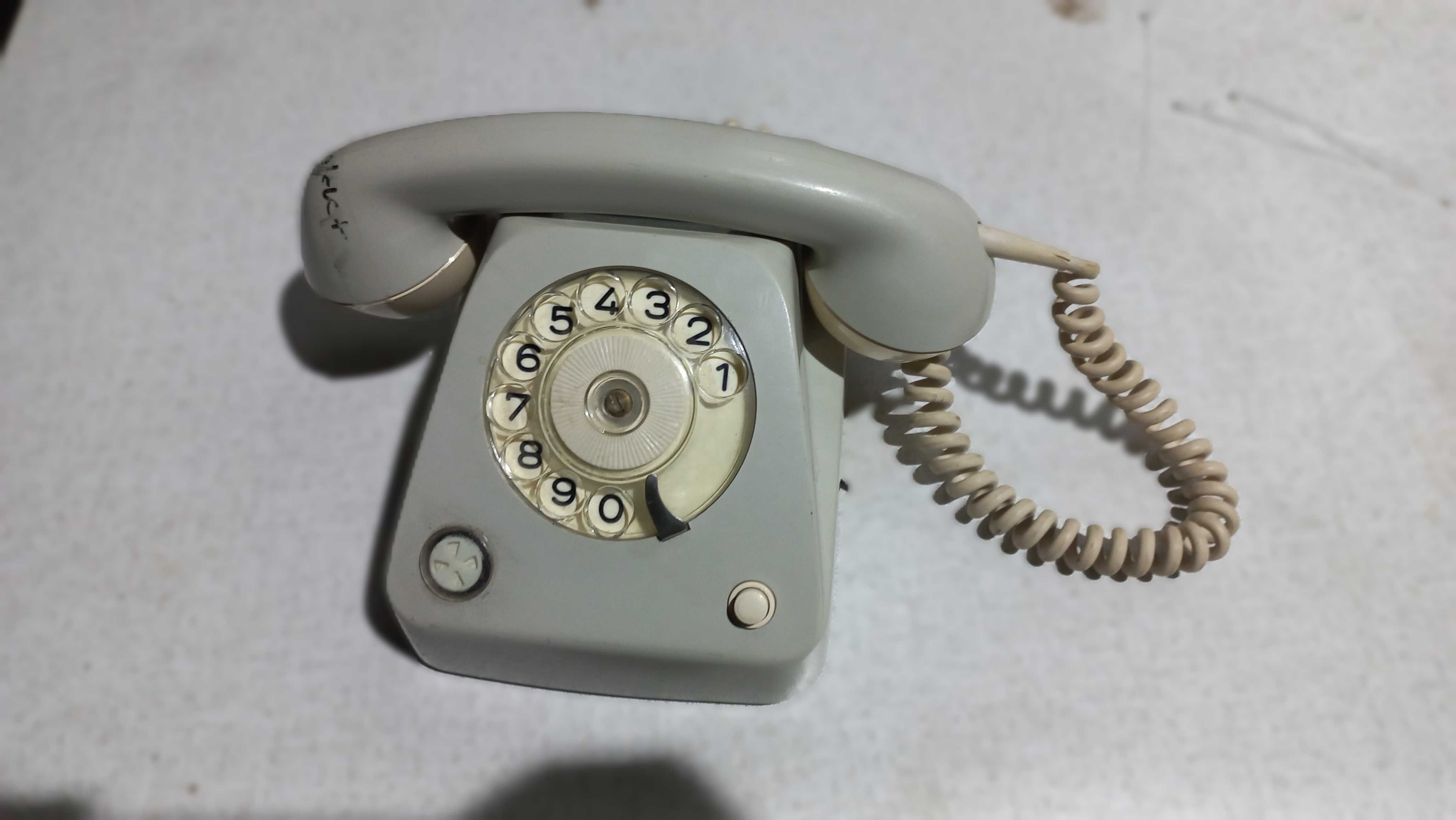 Stary telefon stacjonarny, aparat telefoniczny schrack niemiecki