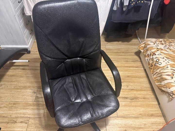 Комп'ютерне крісло екошкіра