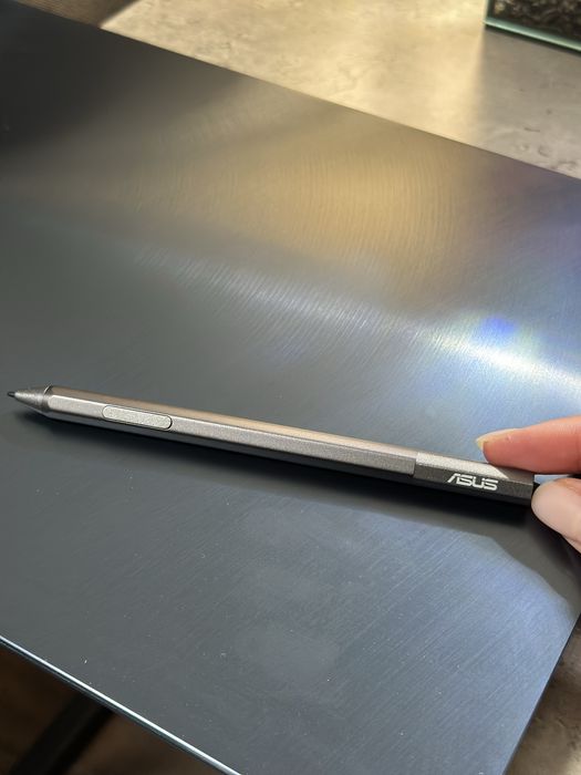 ASUS ZenBook Pro Duo UX582L • OLED 4K • i7 • RTX 3070 • 32GB • 1TB SSD