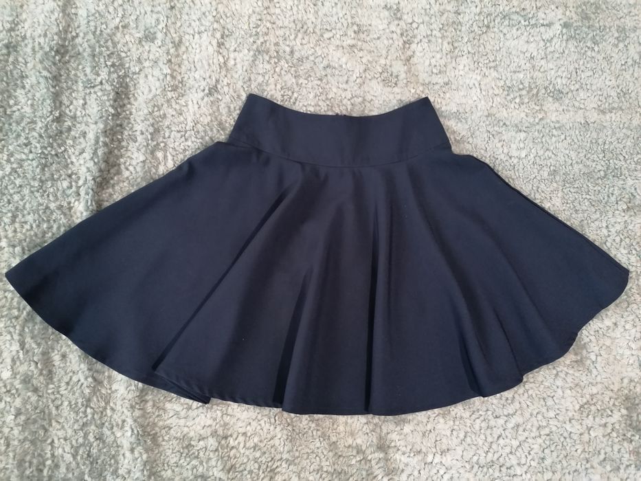 Продам спідницю для дівчинки.