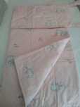 Colcha para cama/berço de bebé.