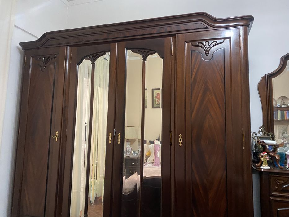 Roupeiro / Guarda fatos em mogno