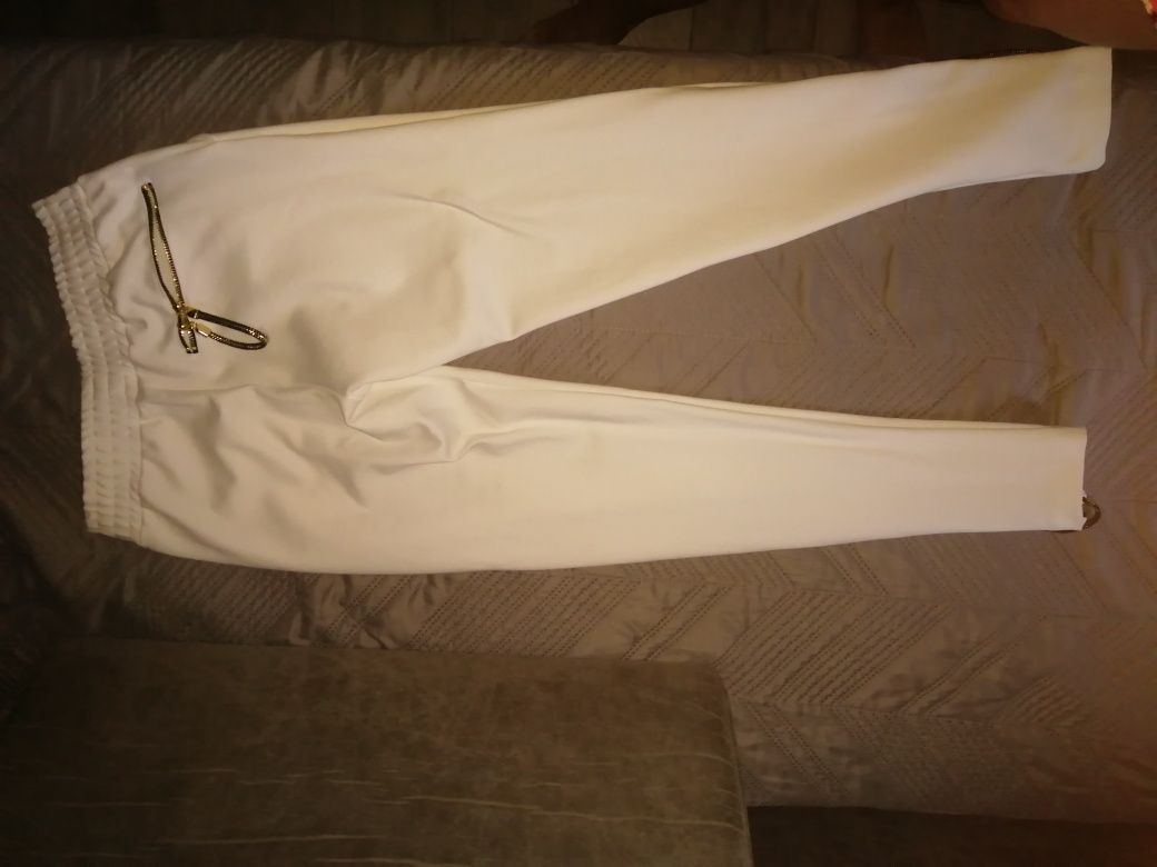 Strój garniturowy spodnie plus żakiet biel ekri