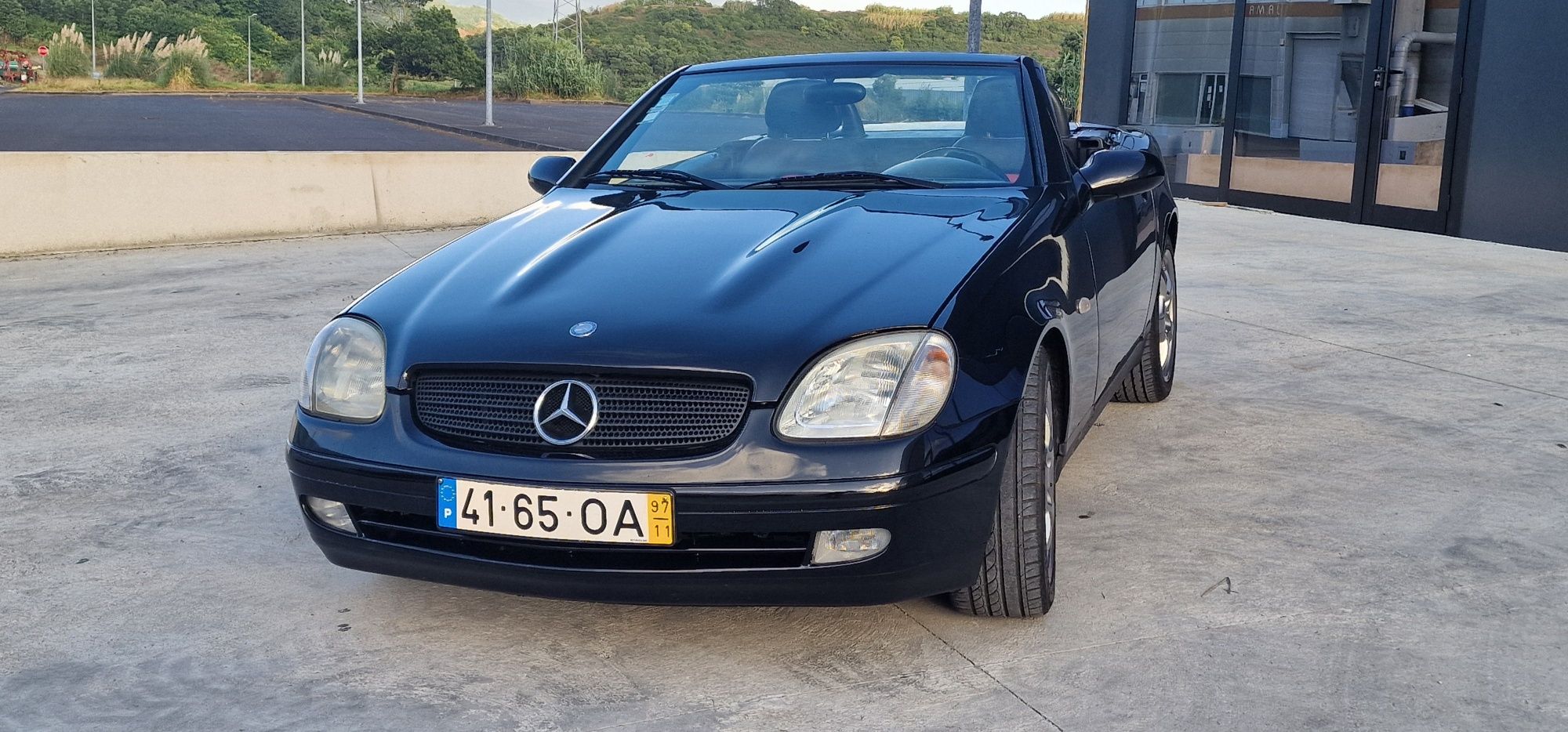 Mercedes SLK descapotável